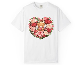 Oso ángel con rosas, camiseta floral de jardín botánico, ramo de flores kawaii, estética pastel romántica, soñadora.