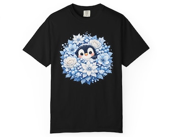 Pingüino con flores nevadas, camiseta de jardín botánico, camiseta de pétalos pastel, estética invernal kawaii acogedora, naturaleza de ensueño