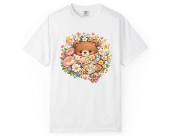 Oso con bufanda floral, camiseta floral pastel, camiseta botánica, camiseta con pétalos de jardín, camiseta con diseño de ramo, camiseta con estampado de pétalos, adorable oso kawaii, camiseta con jardín de ensueño