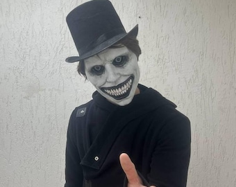 Máscara espeluznante de demonio sonriente