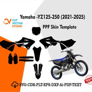 Könnte beinhalten: Grafik eines PPF-Skin-Templates für ein Yamaha YZ125-250 Motorradmodell von 2021-2025. Das Template ist schwarz und enthält verschiedene Teile des Motorrads. Ein blaues und schwarzes Motorrad ist ebenfalls abgebildet.