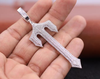 JunyiDIY Collana con ciondolo croce in acciaio inossidabile ipoallergenico - Ciondolo rotondo cavo religioso per uomo Donna - Gioielli di fede cristiana per moglie fratello BFF