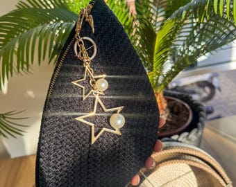 Handgemaakte gehaakte clutch met ster- en parelbedel