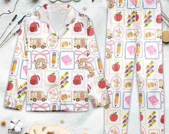 Pijama escolar para profesora en tonos pastel