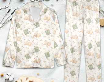Conjunto de pijama con estampado floral y libro, ropa de estar por casa de algodón estilo cottagecore.
