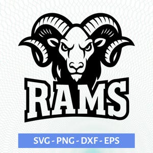 Pode incluir: Gráfico a preto e branco da cabeça de um carneiro com grandes chifres curvos e uma expressão zangada. A palavra "RAMS" é exibida em negrito abaixo. Uma faixa azul na parte inferior diz "SVG - PNG - DXF - EPS".