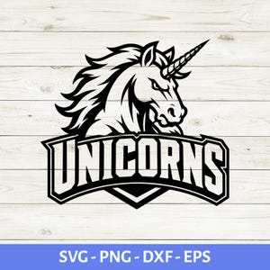 Könnte beinhalten: Schwarz-weiße Grafik eines Einhornkopfes mit spitzem Horn und fließender Mähne. Das Wort "UNICORNS" wird in einer fetten, blockartigen Schriftart innerhalb eines schildförmigen Emblems angezeigt. Darunter die Dateitypen: SVG - PNG - DXF - EPS.