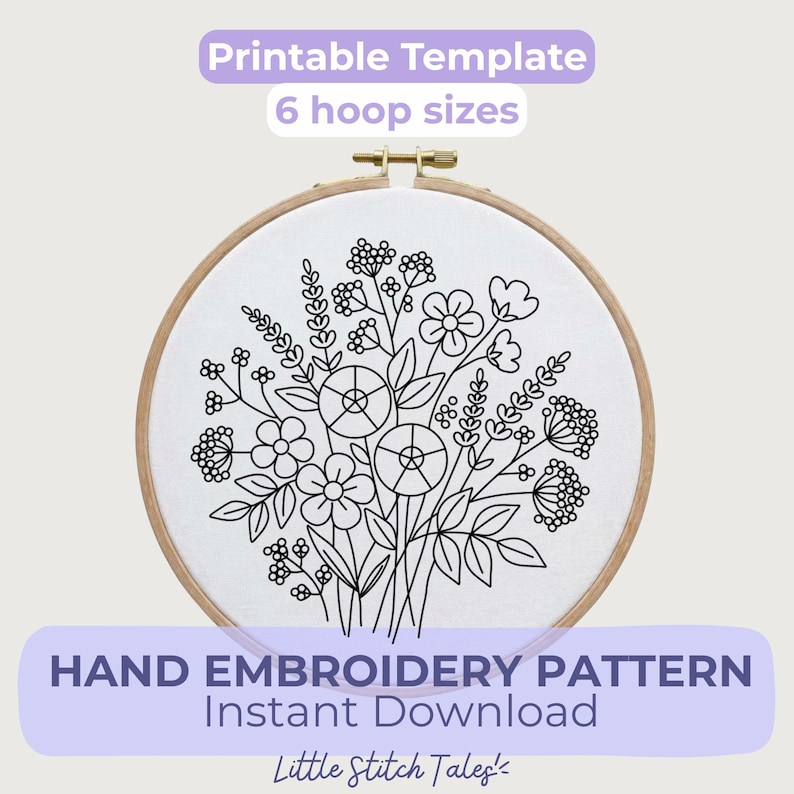 Peut inclure: Un tambour &agrave; broder en bois contenant un tissu blanc avec un motif floral en lignes noires. Le texte en haut indique Printable Template 6 hoop sizes. Le texte en bas indique HAND EMBROIDERY PATTERN Instant Download Little Stitch Tales.