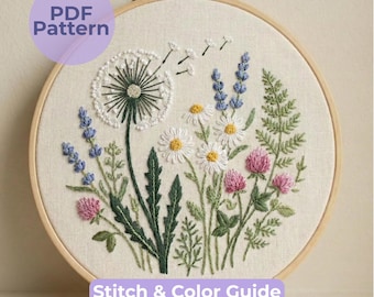 Puede incluir: Diseño floral bordado en un aro de madera. La obra de arte presenta un diente de león blanco, margaritas, lavanda y trébol. El texto "PDF Pattern" y "Stitch & Color Guide" son visibles. El diseño está sobre una tela color crema.