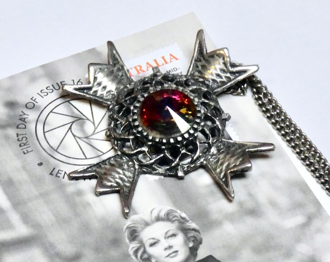 Vintage Retro 1970 Pendant Necklace Statement with Rare Czech Colour Changing Cabochon Vitrail Rivoli Glass and Silver Tone Metal Chain