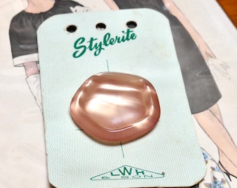 Vintage Peach Button: 1950s Stylerite, Large Iridescent Sheen