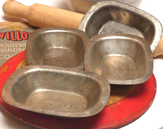 Vintage Willow Pie Tins, Australian Farmhouse Kitchenalia, Set of 4
