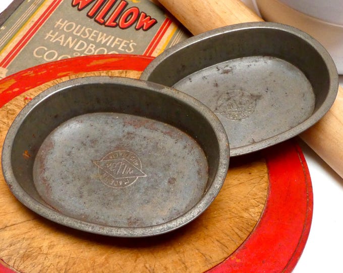 Vintage Willow Pie Tins, Australian Rustic Kitchenalia Set