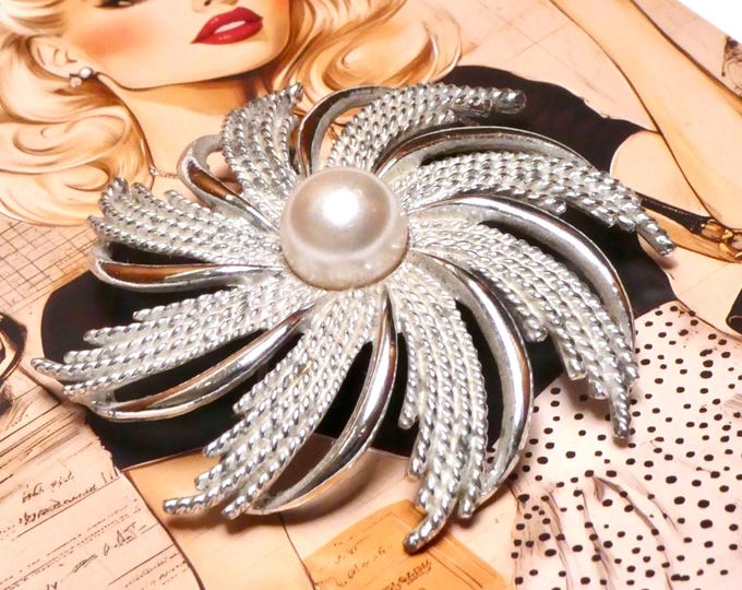 Vintage Retro 1960 Sarah Coventry Silver Tone Spiral Flower Brooch Faux Pearl Centre