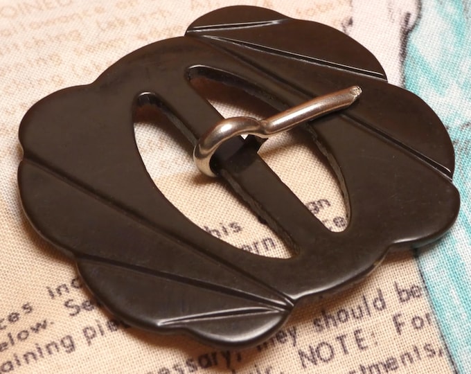 Vintage Art Deco Dress Buckle: Black Carved Bakelite, 1930s French Fashion