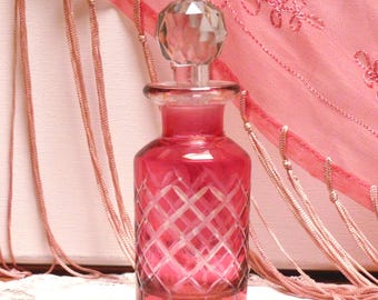 PHOTOS Vintage 1940s Perfume Scent Bottle Ruby Coloured Glass Hatch Cut Pattern Cylindrical Bottle Clear Cut Glass Stopper Vanity Dresser