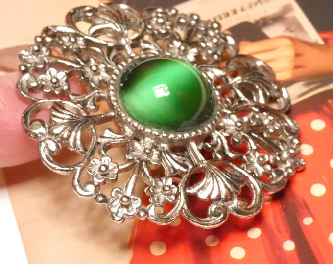 Vintage 1940 Silver Tone Pierced Metal Floral Shield Brooch Emerald Green Glass Cabochon Centre