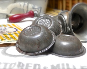 Vintage Metal War Years 1940s Willow Collectable Set 3 Indivdual Tart Tins Farmhouse Kitchen Rustic Decor
