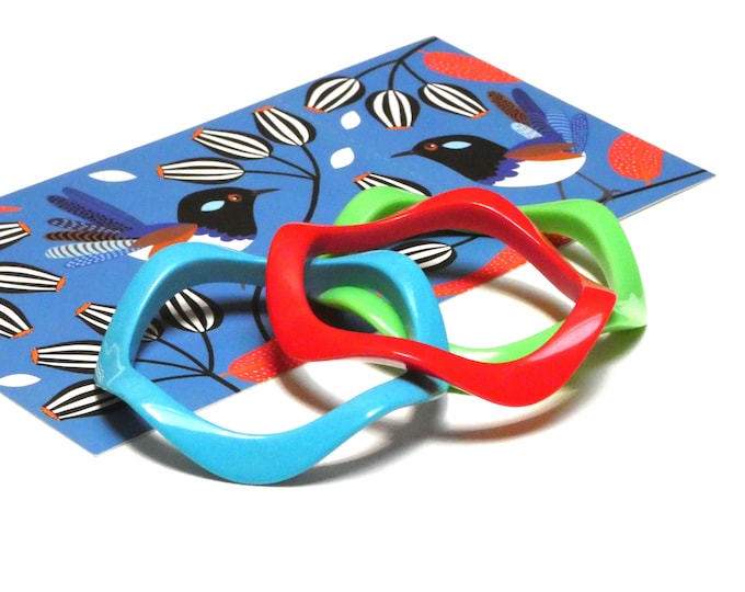 Vintage Retro 1980 Wave Bangle Set 3 Plastic Bangle Fun Fashion Retro Festival Stacking Bangle Apple Green Sky Blue Fire Engine Red