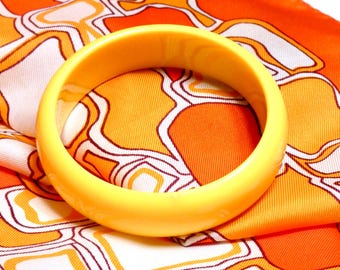 Vintage Retro 1980 Bangle Sunshine Yellow Lucite Plastic Bangle Fun Fashion Retro Festival Jewellery Stacking Bangle