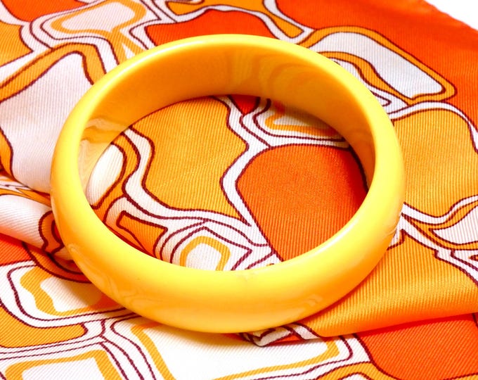 Vintage Retro 1980 Bangle Sunshine Yellow Lucite Plastic Bangle Fun Fashion Retro Festival Jewellery Stacking Bangle