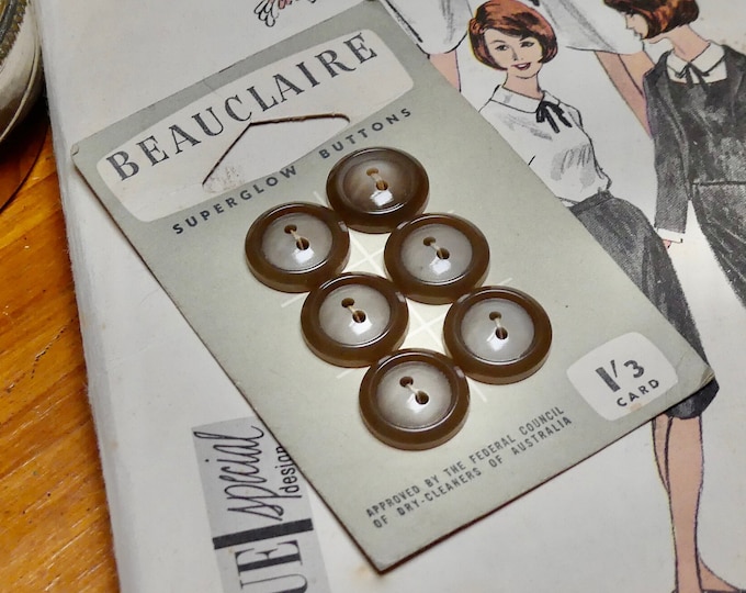 Vintage Haberdashery 1940s BeauClaire Superglow SIX Two tone Grey/Brown Bakelite Buttons Notions Original Predecimal Card Vintage Ephemera
