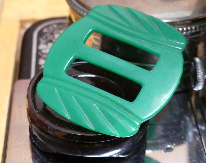 Vintage Womans Fashion Dress Buckle Vintage Emerald Green Carved Plastic bakelite 1940s Vintage Dressmaker Vintage Fashionistas