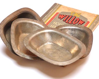 1940 Antique Farmhouse Willow Pie Tins Rustic Metal Primitive Farmhouse Decor Collectable Kitchenalia Vintage Baking Tins
