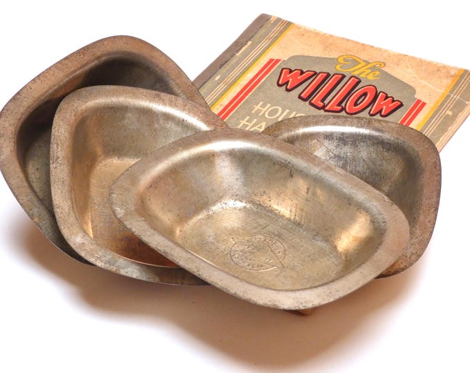 1940 Antique Farmhouse Willow Pie Tins Rustic Metal Primitive Farmhouse Decor Collectable Kitchenalia Vintage Baking Tins