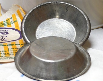 Vintage Metal Tart Tins, Rustic Farmhouse Kitchen Decor, 1940s Kitchenalia