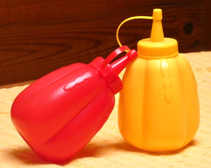 Vintage Plastic Bowls Plates Serving Ware Caravan BBQ Beach Picnic Red Yellow Sauce Bottles