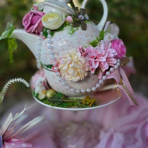 Magnifique jardin de cottage, centres de table inspirés d'Alice au pays des merveilles. Idéal pour les mariages ou les décorations de fête à thème. Décoration mignonne, cadeaux. CHÊNE.