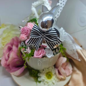 Magnifique lapin blanc argenté, centres de table inspirés d'Alice au pays des merveilles. Idéal pour les mariages ou les décorations de fête à thème. Décoration mignonne, cadeaux. CHÊNE.