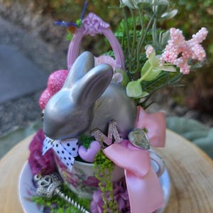 Magnifique lapin blanc argenté, centres de table inspirés d'Alice au pays des merveilles. Idéal pour les mariages ou les décorations de fête à thème. Décoration mignonne, cadeaux. CHÊNE.