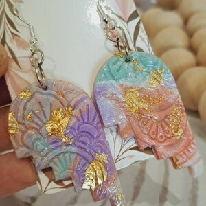 Vackra handgjorda örhängen i polymerlera med bladgulddetaljer, Lättviktiga, Mandala-mönstrade, Hartförseglade, örhängen för kvinnor, presenter,