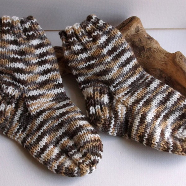 Hand knitted self patterning baby boys or girls socks. 2 to 4 yrs.UK 6, EU 23, US 6  Unisex brown shades