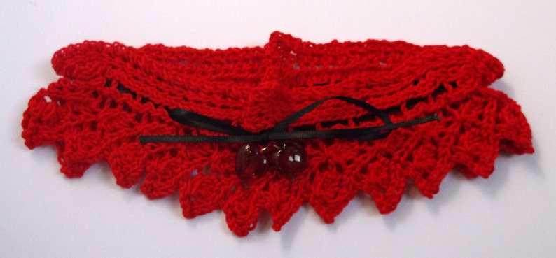 Hand knitted women/'s red and black wedding lacy garter.