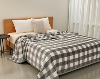 Winter Blanket: Sofa & Bed Spread With Grid Design