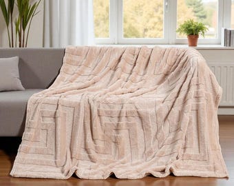 Super Soft Fleece Blanket: Blanket for Couch and Bed, Winter Throw