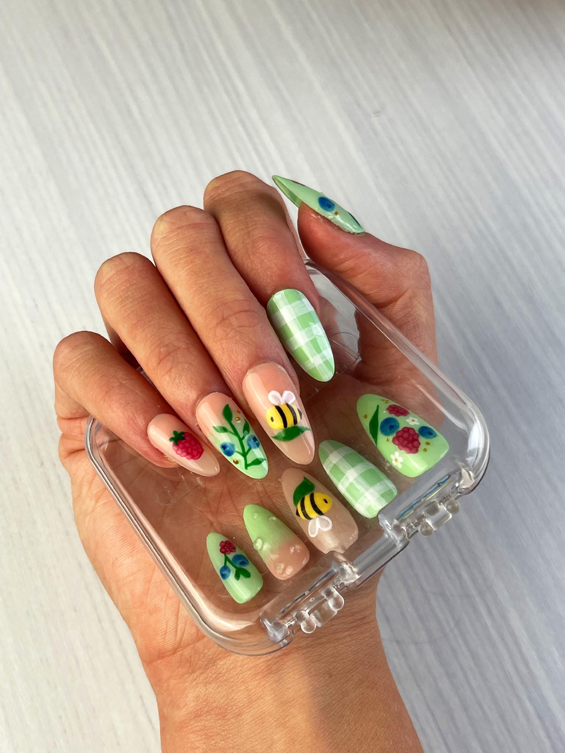 チップ 様 Bumblebee nails - Etsy 日本