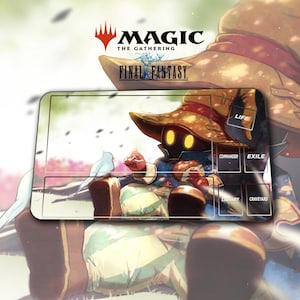 Könnte beinhalten: Eine Magic: The Gathering Spielmatte mit einer Final Fantasy Illustration. Das Kunstwerk zeigt eine Figur mit großem Hut und gelben Augen, die mit einem kleinen Vogel sitzt. Die Spielmatte hat Zonen für Life, Commander, Exile, Library und Graveyard.
