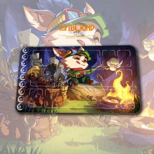 以下が含まれることがあります： Riftbound League of Legendsの長方形プレイマット。マットには、キャンプファイヤーで料理をする漫画のキャラクターが描かれています。マットは、番号付きゾーンとRiftboundのロゴが付いた濃い青色の背景です。