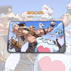 Puede incluir: Alfombrilla de juego Riftbound League of Legends rectangular. Presenta un personaje musculoso con un gran bigote, rodeado de criaturas blancas de dibujos animados. La alfombrilla tiene un fondo de cielo azul y el logotipo del juego.