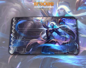 Speelmat – Soraka 1 – Riftbound LOL TCG Game Mat bureaumat 24x14 inch (600x350x2mm)