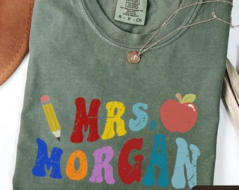 Custom Teacher Sweatshirt Retro Mrs Shirt Personalized Gift, Vintage Style Educator Crewneck, Back To School Teacher Appreciation Gift