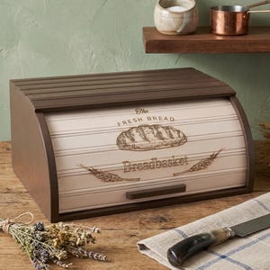 Mörkbrun brödlåda i trä med rulllock, vintage köksbrödförvaring