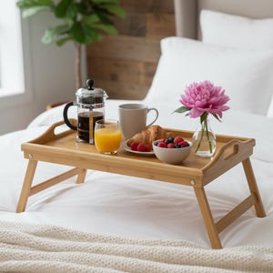 Plateau de petit-déjeuner en bambou avec pieds pliants, table de lit 50 x 30 x 24,5 cm