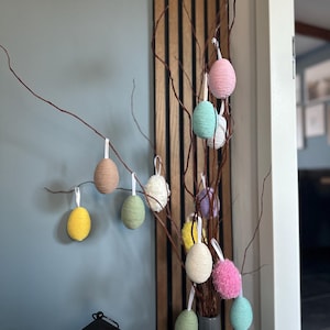 Handmade Macrame Easter Egg – Pastel Hanging Ornament – Boho Easter Decoration – Small 7 cm Spring Decor