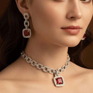 Unpolierte Rubin Statement Halskette | CZ & Rhodium überzogener Brautschmuck