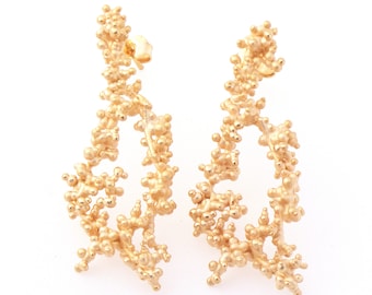 Pendientes colgantes de plata bañada en oro rosa ético. Hechos a mano con plata justa. Colección Rosée. Fabrico tus pendientes en mi taller de Barcelona.